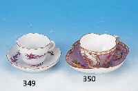 TASSE MIT UNTERTASSE, ECKERT IN VOLKSTEDT, UM 1860, NACH MEISSENER VOORBILD, PORZELLAN, LILAFARBENER GRUND MIT BUNTER BLUMENMALEREI, IN ...