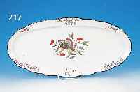 OVALE PLATTE, MEISSEN, UM 1860-70, 1. WAHL, PORZELLAN, BUNT BEMALT IM KAKIEMONDEKOR, CA. 64 X 31.5 CM, SCHWARZER RAND, LEICHT BERIEBEN
