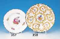 TIEFER TELLER, MEISSEN, UM 1870-80, 1.WAHL, PORZELLAN, RELIEFIERTER RAND, BUNTE BLUMEN- MALEREI, D. CA. 24 CM, MIN. CHIP AM RAND