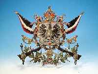 Wandgarderobe, deutsch, um 1890-1900, Preussen, Gußeisen bunt gefaßt, mit altersbe- dingten Farbschäden, ca. 36 x 38 cm