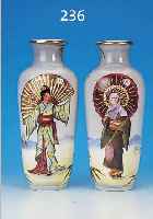 VASENPAAR, VILLEROY & BOCH METTLACH, UM 1900/ 05, FEINSTEINGUT, REICH BUNT LITHOGRAPHIERT MIT JAPANISCHEN DAMEN, H. JE CA. 33,5 CM, GOLDRäNDER ...