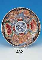 SCHALE, JAPAN, UM 1890, IMARI, PORZELLAN, REICH BUNT BEMALT MIT PARADIESVöGELN, UNTER- GLASURBLAU, EISENROT, GRüN UND GOLD, H. CA. 7,5 CM, D. ...