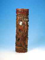 Gefäß, Japan, um 1870, Bambus, reich geschnitzt, Samurai kämpft gegen Drachen, aufgelegte Perlmuttplättchen, Gesicht des Kriegers ...