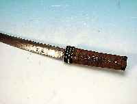 MESSER, JAPAN, UM 1890/1900, GRIFF MIT ROCHENHAUT UND BRONZEMENUKI IN FORM EINES DRACHEN, KLINGE KORR. UND GEKüRZT, L. CA. 46CM