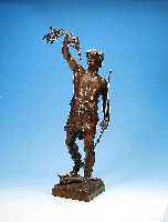 GROßE BRONZEFIGUR, SIGN. EUG. MARIOTON, UM 1890, SIEGREICHER KRIEGER, BEZ. VAINQUEUR, H. CA. 72 CM