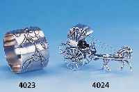 Serviettenring, Frankreich um 1900, Jugendstil, 950er Silber, Meistermarke C. Murat, fein relief. Misteldekor, D ca. 5 cm, l. inegal, ...