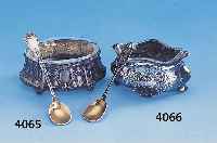 Salzschälchen mit Löffel, Frankreich um 1890, klassizistisch, Silber, geprüft, Innenver- goldung, Girlandenverz., 4 Füße mit stil. ...