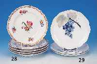fünf Teller, KPM, Berlin, um 1869 Porzellan Blumenbouquets, Goldstaffage, leicht berieben Teller am Rand oder Standring l. bestoßen, D. ca. 20 ...