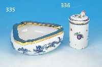 Teedose, Ginori, Italien, 20. Jh., Porzellan, Blumen und Obstbemalung, Goldstaf- fage, H. 12 cm