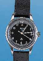 SMITHS Militär-Herrenarmbanduhr, für d. brit. Armee, so Reg.-Grav. auf Edelst.-Geh.- Bod., schwarz. Kontr.-Zifferbl., indir. Zen- tralsek,. ...