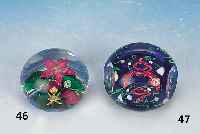 PAPERWEIGHT, ST. LOUIS, 1998, UNIKAT, FARBLOSES 6-FACH FACETTIERT, BLAUER GRUND, EINGESCHMOLZENE ROT-WEIßE SCHLANGE UND BLUMEN, H. ...