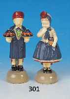PAAR FIGUREN, WäCHTERSBACH KUNSTABTEILUNG CHRISTIAN NEUREUTHER, ENTWURF ERNST RIEGEL, UM 1906, FEINSTEINGUT, SCHWäLMER KINDERPAAR,BUNT ...