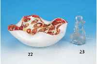SKULPTUR, SIGN. LALIQUE FRANCE, HOCKENDER AKT MIT GANS, FARBLOSES PREßGLAS, H. CA. 12 CM