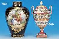 VASE, TEICHERT IN MEIßEN, UM 1905-10, PORZELLAN, KOBALTBLAU GLASIERT, IN GOLDGERAHM-TER KARTUSCHE FEINE BUNTE MALEREI EINER GALAN-TEN SZENE, ...