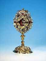 Monstranz mit Reliquie, wohl Österr., um 1900, Metall vergoldet, mit bunten Glasbesatz, Barockstil, innen mit Reliquie, H. ca. 30 cm, Bekrönung ...
