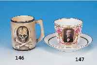 Tasse mit Untertasse, deutsch, um 1900, Portraittasse, bemalt und bedruckt, Goldstaf- fage, Herrenportrait, H. 8 cm