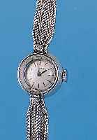 LONGINES DAMENGOLDBANDUHR, REF.-NR. 30266, SCHWEIZ UM 1966, WG 750/000 INCL. WG-FLECHT- BAND, AN DEN BANDANST. JE 1 8/8 DIAMANT, BODENGEDR., VERS. ...