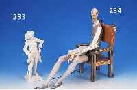 GROßE PORZELLANSKULPTUR, LLADRO, SPANIEN, 20. JH., DON QUICHOTTE, UNTERGLASURBEMALUNG, METALLKLINGE LOSE, 38 X 45 CM