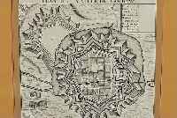 Kupferstich, datiert 1702, Plan de la Ville de Landau, aus der Vogelschau, unkolo- riert, ca. 12 x 13 cm (beschnitten), PP, u. Gl., R.