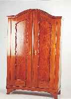 Schrank, Österreich, um 1890, bogenförmiges Gesims, Ulme massiv, zweitürig, zerlegbar, 200 x 127 x 52 cm, ohne Schlüssel, ...