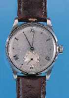 CYMA HERRENARMBANDUHR, EDELSTAHL, BOD. U. GLASR. AUFGEDR, 15 ST., HANDAUFZ.-KAL., 40ER JAHRE, REF. UNGEDEUT., GEPR. CHATONS, SCHR.- UNR., ...