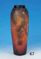 GROßE VASE, ARGENTAL, UM 1910, FARBLOSES GLAS, GELBER INNENüBERFANG, GRüN, UND ROT üBERFANGEN, KIEFERNNADELDEKOR MIT ZAPFEN, ...