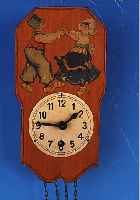 KLEINE WANDUHR, SCHWARZWALD, UM 1930, HOLZ- GEHäUSE, IM GIEBEL TANZENDES KINDERPAAR IN HOLLäNDISCHER TRACHT, METALLZIFFERBLATT, SKELETT. ...