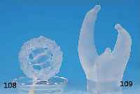 Sch„lchen, Lalique, teilmattiertes Preáglas mit reliefierter Taube in Bltenkranz, un- signiert, H. ca. 9.5 cm