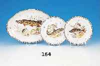 Fischservice, Frankreich, Limoges, bunt lithographiert mit verschiedenen Fisch- motiven, Goldspitzendekor am Rand, bestehend aus 12 ...