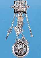 Taschenuhrgehäuse m. Schlüssel u. Siegel, Metall versilb., deutsch um 1880/90, Renais- sancestil, schw. Email z.T. besch.