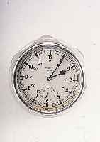 KIENZLE Einbauborduhr 8-Tagewerk, Fertigungs-Nr. 85270, Deutschland um 1940, Aluminium- geh., Einbau D. ca. 80 mm, vers. Kontrastzif- ferbl. m. ...