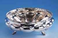 Fußanbietschale, Schwäbisch Gmünd um 1910/15, 800er Silber, schöne schwere Ausf., abstr. Barockstil mit Perlrand und gebaucht-gerillte Form, 3 ...