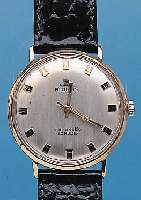 BLUMUS HERRENARMBANDUHR, DEUTSCHLAND UM 1965GG 585/000, BODEN GEDR., AUTOMATIK M. ZENTRAL-SEK., MATT VERS. BLATT, 25 ST., ZENTRALROTOR, PUW KAL. ...