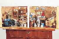 PUPPENKüCHE, DEUTSCH, UM 1900, ZWEI RäUME, HOLZ, REICHE INNENEINRICHTUNG, U.A. ALTER KüCHENOFEN MIT GESCHIRR, ALTE BADEWANNE ...