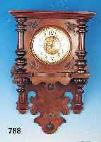 WANDUHR, KIENZLE, UM 1900, SOG. FREISCHWINGER, VERZIERTES HOLZGEHäUSE, DREISEITIG VERGLAST, AUFSATZ FEHLT, OBERE ...