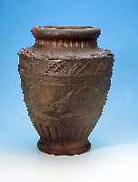 GROßE VASE, KARLSRUHER MAJOLIKA, ENTWURF WOHL SüSS, BLATTDEKOR, IN KARTUSCHE RABE, H. 44 CM, L. BEST.