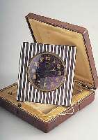 SEPTINA WATCH CO TISCHWECKER REVEIL, REF.-NR. 3893, FRANKR./SCHWEIZ UM 1928, SILBER, VIOLETT U. WEIß STREIFENEMAILL, AUFSTELLB., ...
