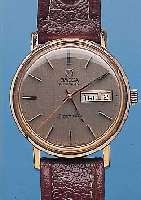 KONVOLUT 2X OMEGA HERRENARMBANDUHREN, BEIDE AUTOMATIK VERSCH. FERT.-ZEITEN, 1X DE VILLE, EINSCHALENGEH., KAL. 565, UM 1968 (HIER KRONE ...