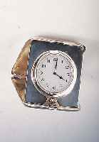 Etuireiseuhr mit 8-Tagewerk, Sterlingsilber Geh., aufklappbar, innen Widmungsgrav. von 1920, perfektes Emailbl., gebl. Stahlzeiger, Werk bez. ...