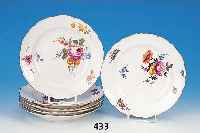 sechs Teller, Meissen, Punktzeit, um 1760, Porzellan, Blumendekor, z.T. leicht rest., Goldränder, D. 23.5 cm