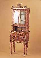 Kleine Aufsatzvitrine, um 1870-80, Weichholz bunt gefaßt, im Giebel schreitender Wappenlöwe gemalt, ca. 153 x 54 x 31 cm, mit leichteren ...