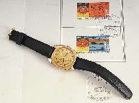 GLASHÜTTE ARMBANDUHR/BRIEFMARKENSATZ, BEIDE HERAUSGEGEBEN ANL. 20 JAHRE NATIONALE VOLKS- ARMEE 1976, AUF BRIEFMARKEN WIE AUF ZIFFERBL. DER UHR ...