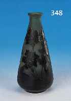 KLEINE VASE, ARGENTHAL, UM 1930, GLAS, SCHICHTGLAS GRüN EINGEPUDERT, GRüN üBERFANGEN, GESCHLIFFEN, GESCHNITTEN UND GE- äTZT, H. ...