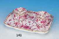 SCHREIBTISCHAUFSATZ, MEISSEN, UM 1880/90, 1. WAHL, PORZELLAN, REICHE IND. PURPURMALEREI, EIN DECKEL L. REST., 15 X 22 CM, GOLDSTAFFAGE BERIEBEN