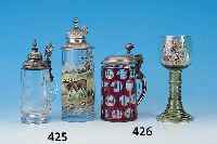 KONVOLUT AUS DREI BIERKRüGEN, DEUTSCH, 1 X UM 1860, FARBLOSES GLAS, RUBINIERT, TUPFEN- SCHLIFF, ZINNDECKEL, H. CA. 18 CM; 1 X UM 1890, ...
