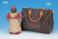 TASCHE, LOUIS-VUITTON, PARIS, MIT LEDERBE- SATZ, INNEN MIT STOFF AUSGESCHLAGEN, KLEINE INNENTASCHE, ZWEI GEMARKTE SCHLöSSER MIT SCHLüSSEL, ...