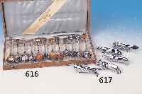 12 MESSERBäNKCHEN, FRANKREICH, UM 1925, METALL VERCHROMT, IN VERSCH. TIERFORMEN, L. JE CA. 9 CM, IM ETUI
