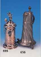 SCHNABELSTITZE, DEUTSCH, UM 1880/90, ZINN, GERILLTE WANDUNG, AUF DREI FüßCHEN STEHEND, DIESE IN FORM VON FABELWESEN, H. CA. 34,5 CM, L. ALTERS- ...