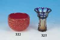 SCHALE, MURANO, VENINI, FARBLOSES GLAS, ROTES ZWISCHENGLAS, EINGESTOCHENE LUFTBLASEN, GOLDFLITTER, SIGN., 8 X 12 X 12 ...