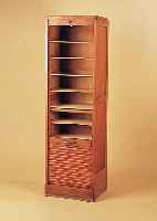 Rollschrank, Frankreich, 20er/30er Jahre, helle Eiche, Inneneinrichung mit Sperrholz- zügen, Schlüssel sek., ca. 150 x 42 x 37 cm